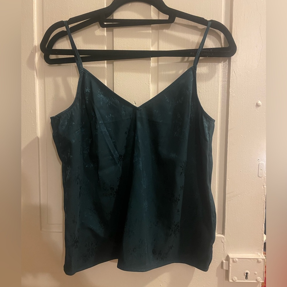 Green floral top